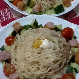 コロコロきゅうり＊トマト＊ウインナーの冷麺だよ♪